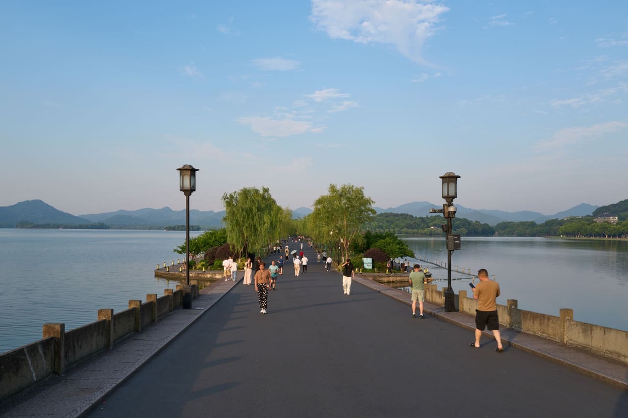 Su Causeway at dawn
