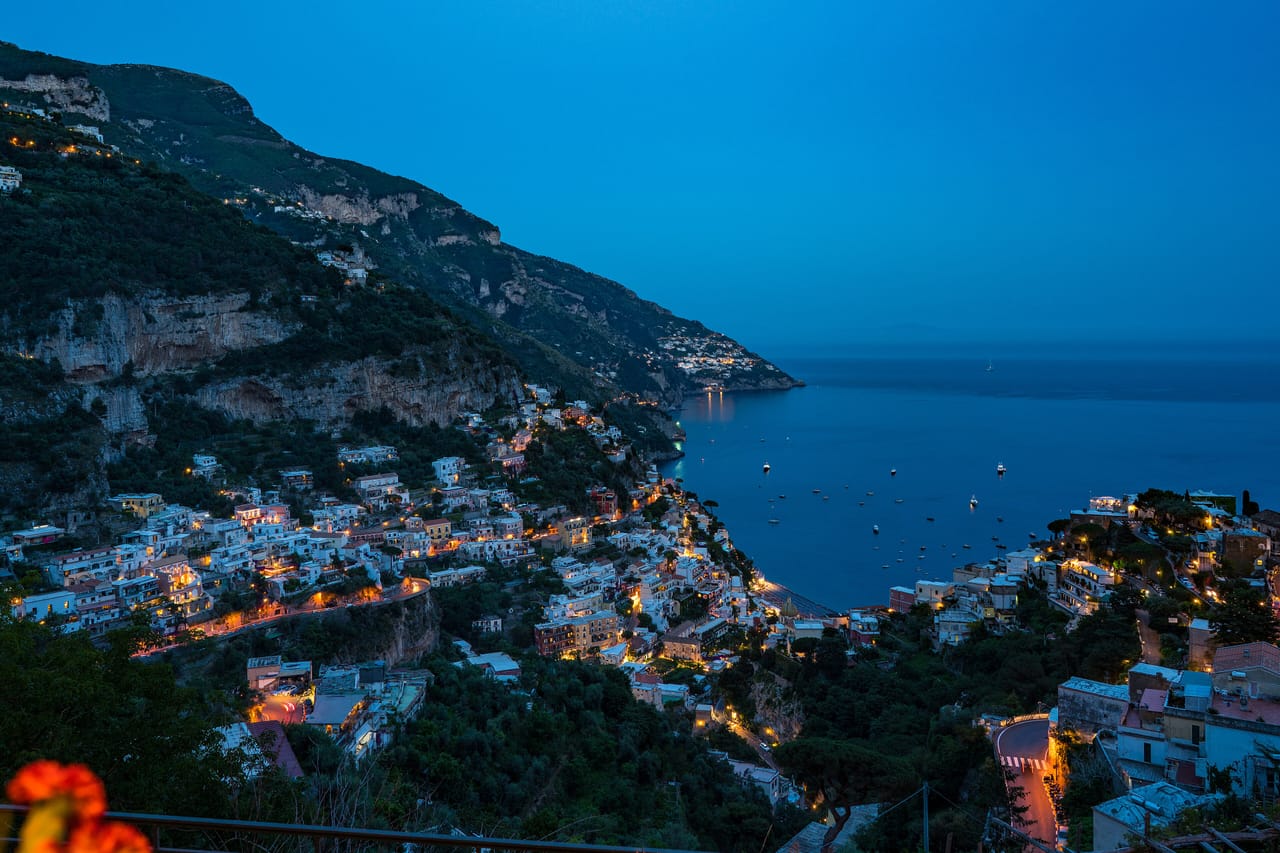 Amalfi Coast at Night (42919358392)