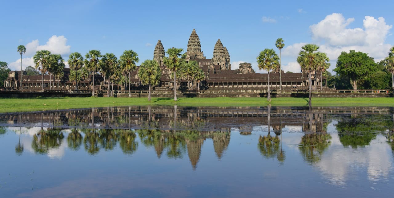 Angkor Wat with its reflection (cropped)