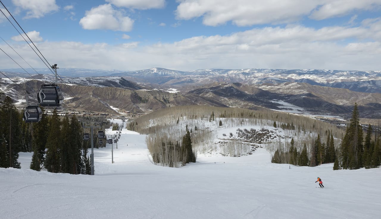 Snowmass gondola and Ski area
