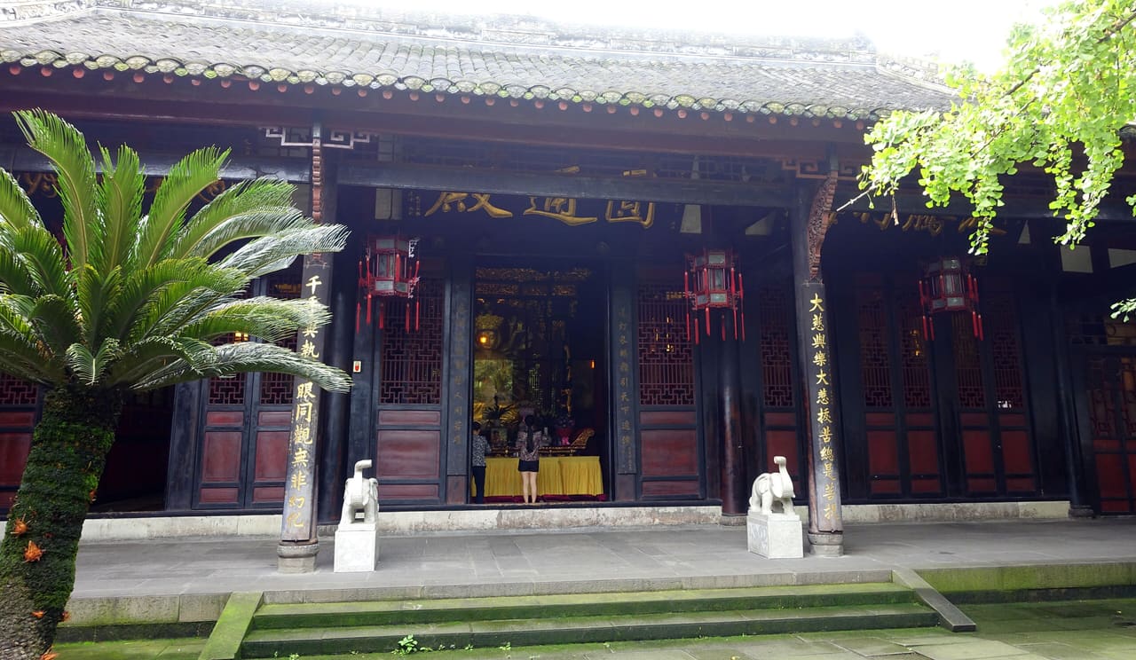 Hall - Wenshu Monastery - Chengdu, China - DSC05060