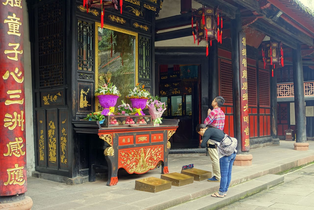 Offerings - Wenshu Monastery - Chengdu, China - DSC05226