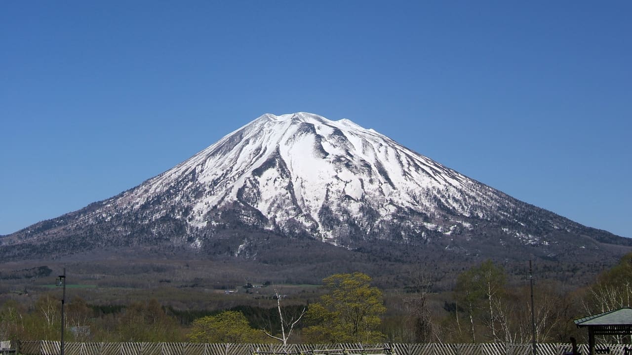 Yotei-zan-from-hirafu
