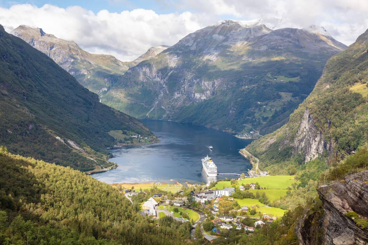 Fiordo de Geiranger desde Flydalsjuvet, Noruega, 2019-09-07, DD 61