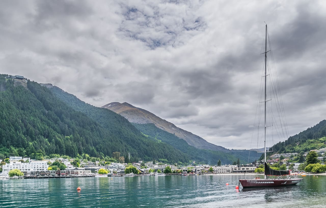 Queenstown Bay Lake Wakatipu 02