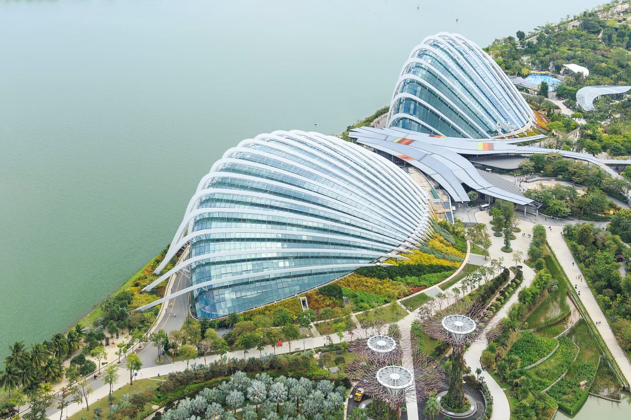 Singapore Flower-Dome-and-Cloud-Forest-in-The-Gardens-01